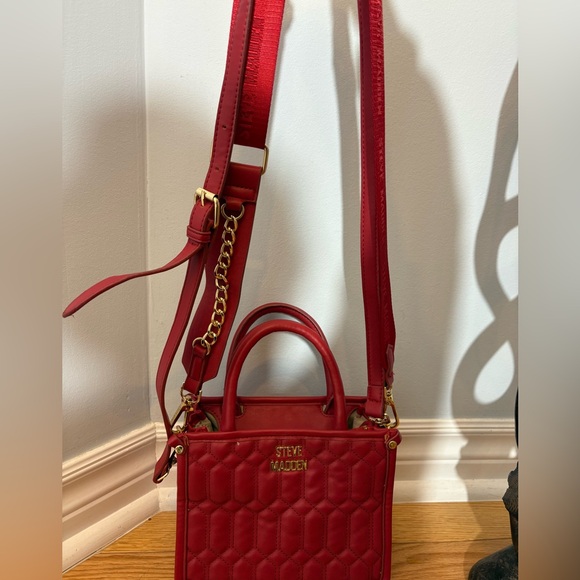 Steve Madden Red Crossbody Mini Purse Quilted Zipper Closure Gold Hardware - Picture 12 of 13